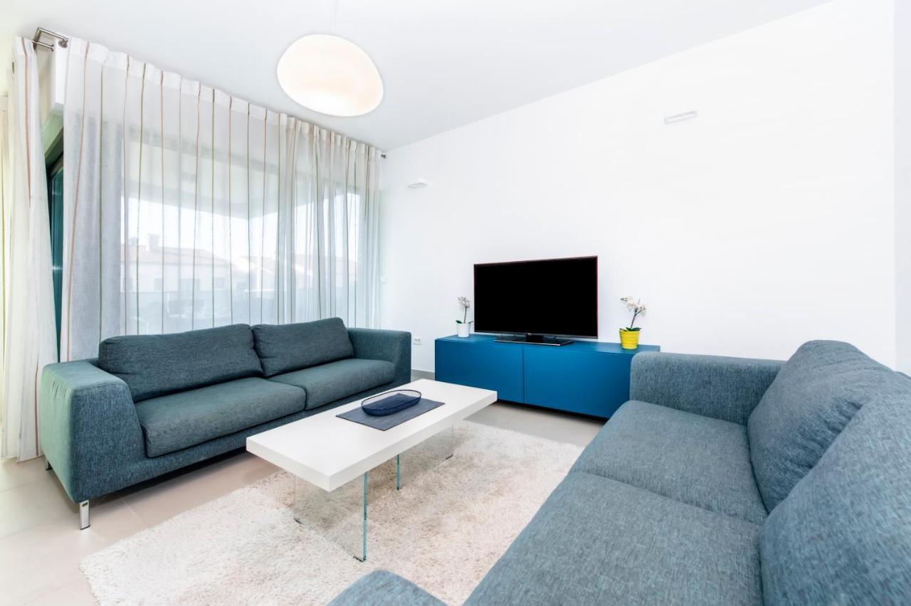Sunny Day - Apartment With Parking Ровінь Екстер'єр фото