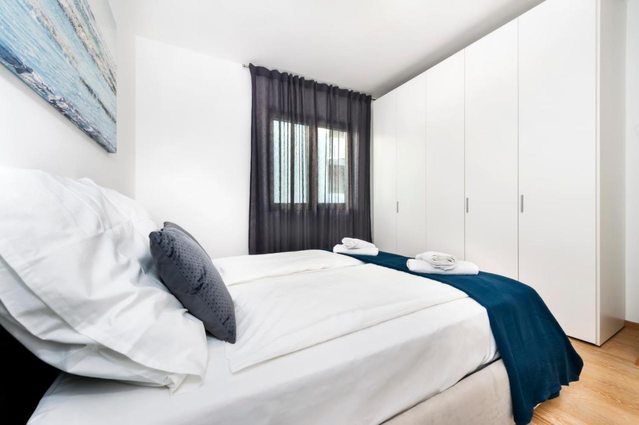 Sunny Day - Apartment With Parking Ровінь Екстер'єр фото