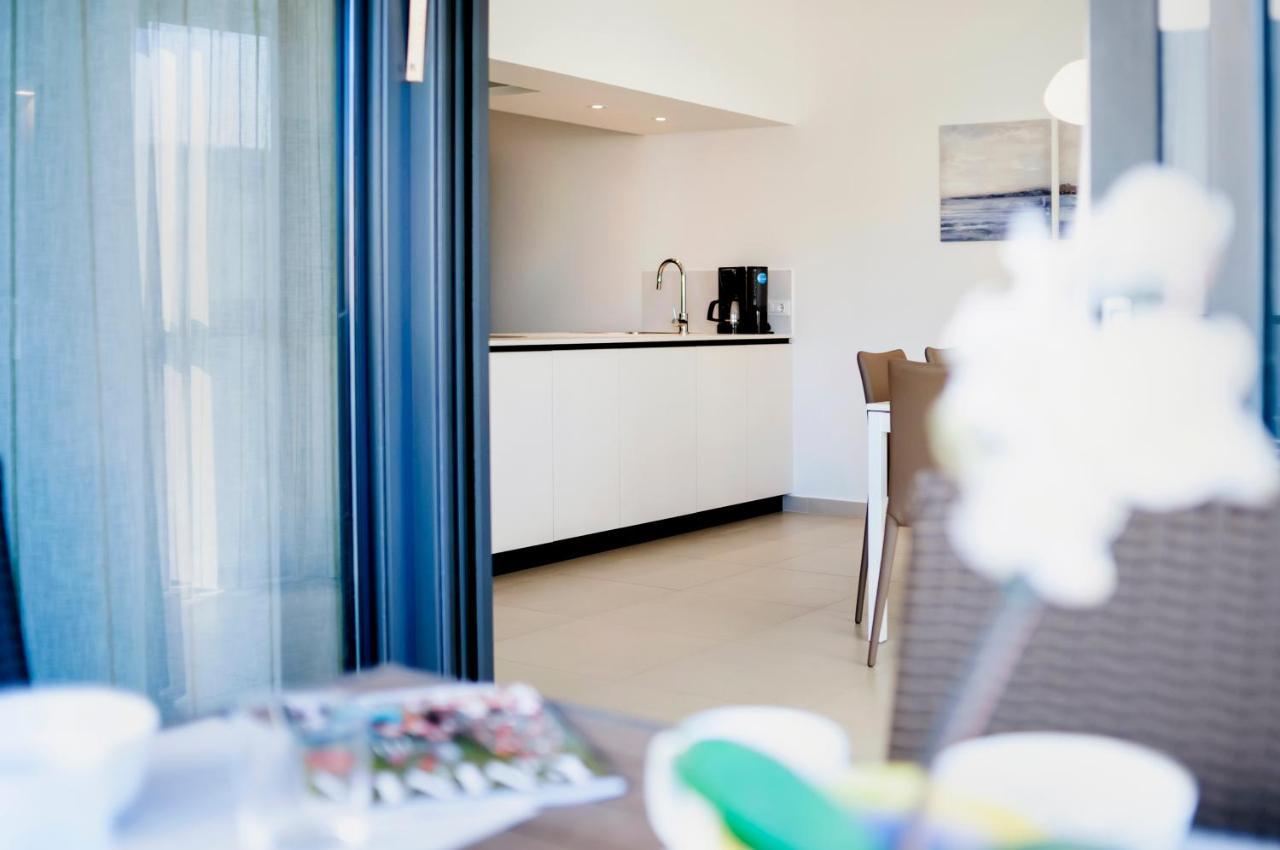 Sunny Day - Apartment With Parking Ровінь Екстер'єр фото